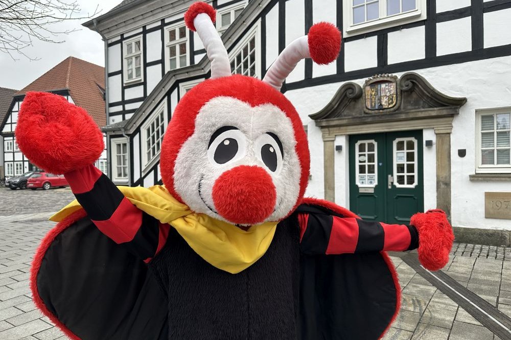 Maskottchen Rieti vor dem Rathaus