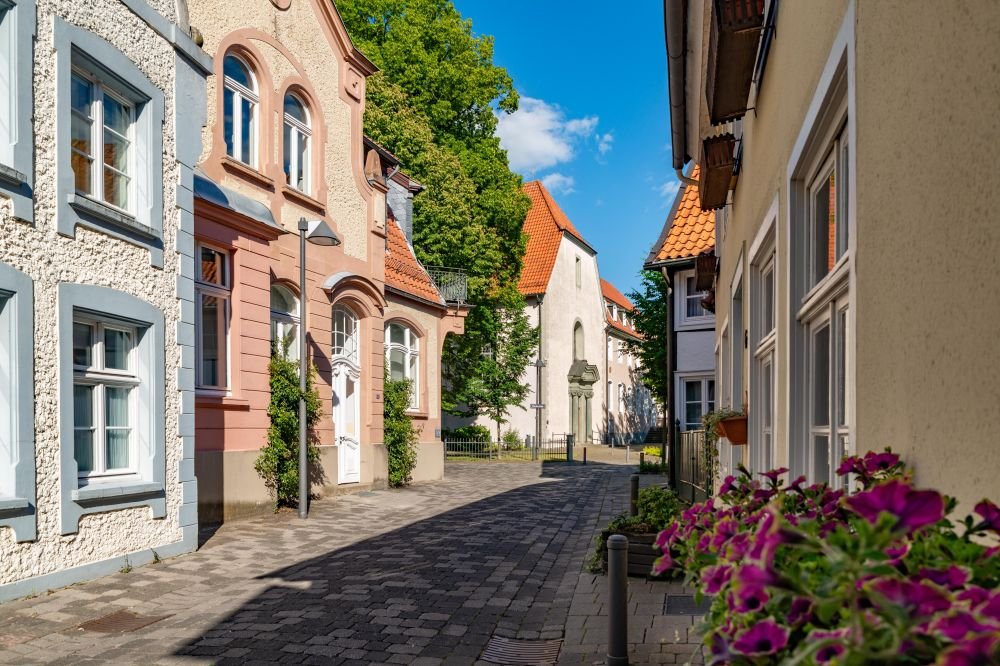 Blick in die Klosterstraße mit ihren kleinen hübschen Häusern.